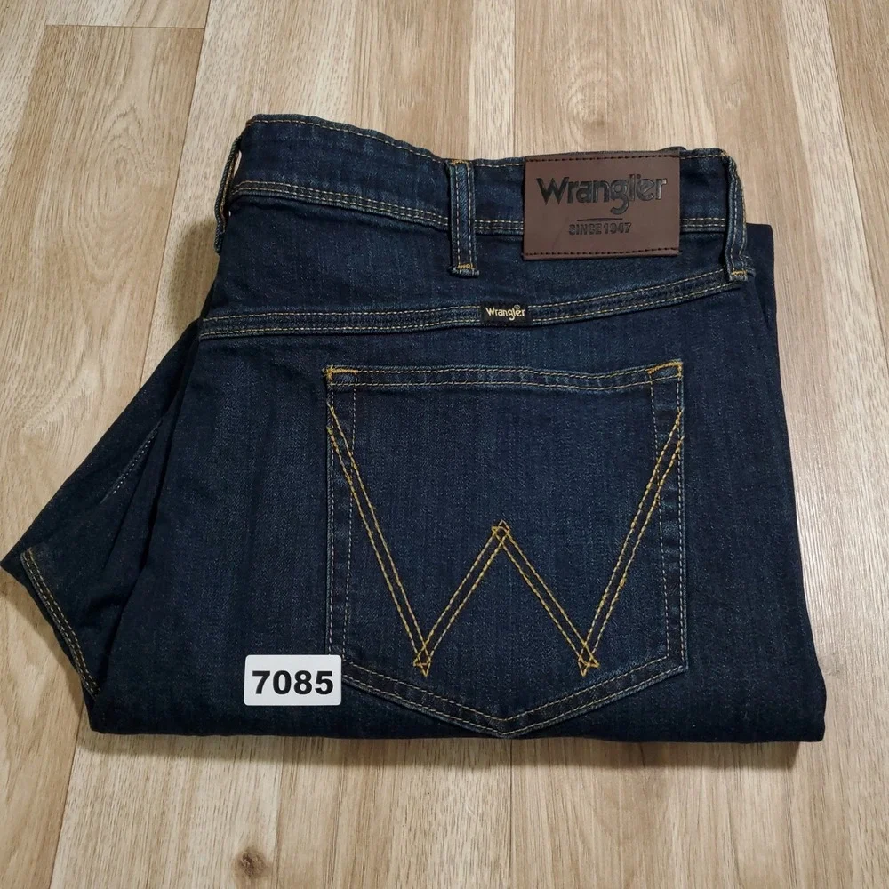 Wrangler Regular Fit Stretch Jeans Mens 40x32 Dark Blue Straight Leg 1796601 NWT